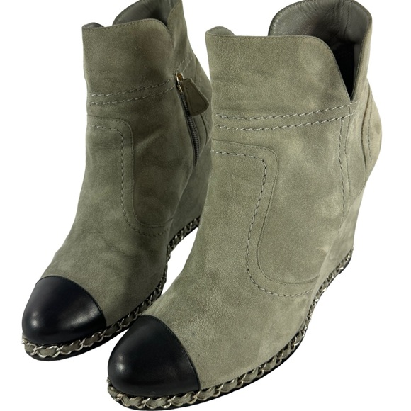CHANEL Grey Suede Chain Trim Ankle Booties Made in Italy Marked as 38 - 8US - Picture 4 of 15